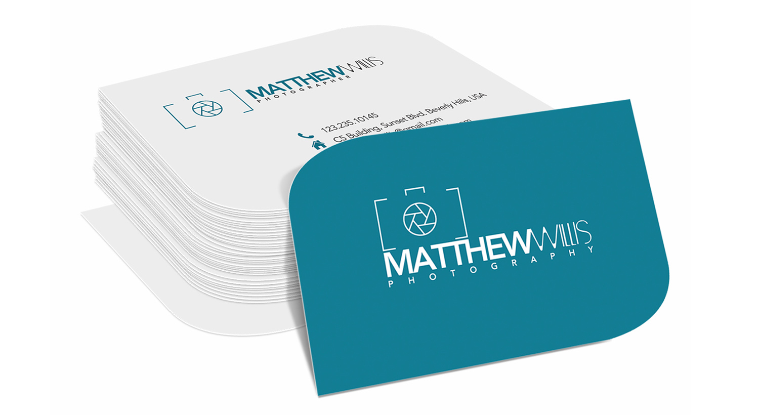 Minimalism can give your business card a clean look. Design trend in business cards